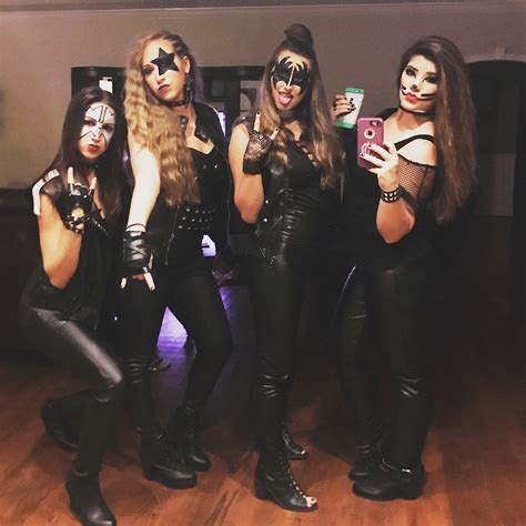 easy kiss costume 4