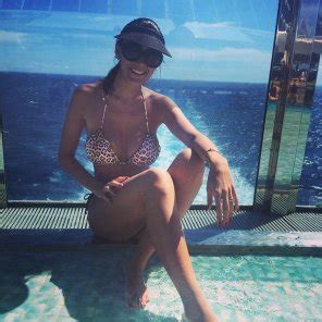 Clothing Swimwear Vacation Leg Beauty Porn Pic