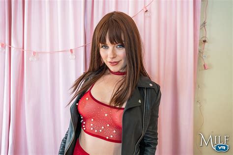 Kiara Edwards Milf VR BabeSource