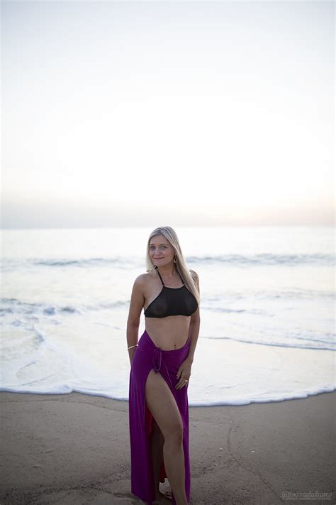 Bikini Model Kmk AI Enhanced What A Thrill 0548 Topaz Sharpen Faceai Porn Pic