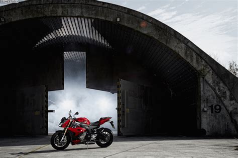 Bmw S R Ps Starker Naked Bike Roadster Zur Eicma