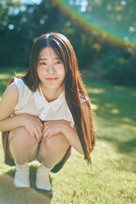 「胸は私の武器」15年間の女子校時代で育まれた18歳Gカップ・野村るな “超Z世代”のアピールポイントとは｜NEWSポストセブン