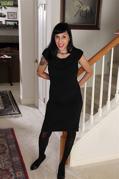 Penelope Patterson Finger Buff Her Quim MILF Fox