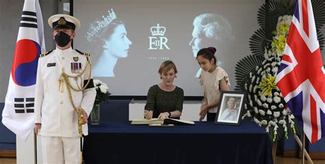 Photo Remembering Queen Elizabeth Ii At British Embassy In Seoul