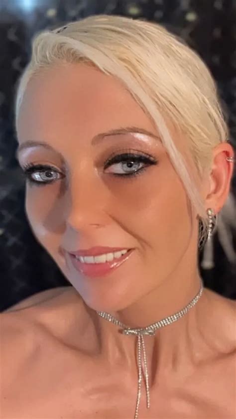 Having Fun With Trixie Nude Pics XHamster