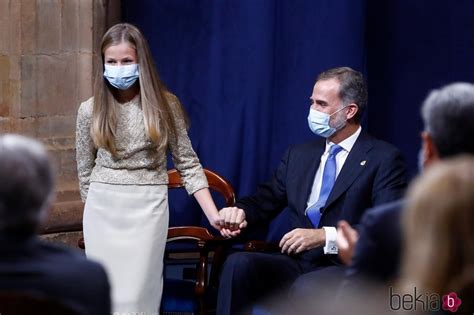 El Rey Felipe Y La Princesa Leonor Cogidos De La Mano En Los Premios Princesa De Asturias 2020