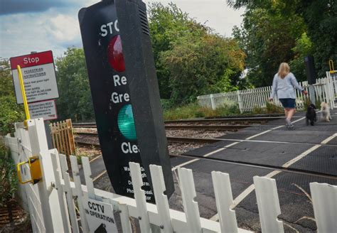 Rail Regulator Finalises New Guidance To Support Level Crossing Safety