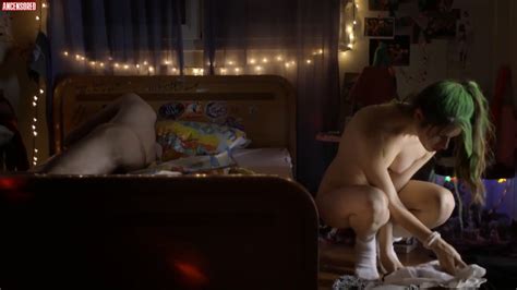 Naked Daphne Patakia In Akryliko