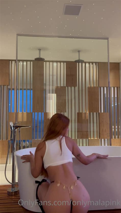 Mala Pink Naked Showing Off For Her Man In The Motel Cnn Amador