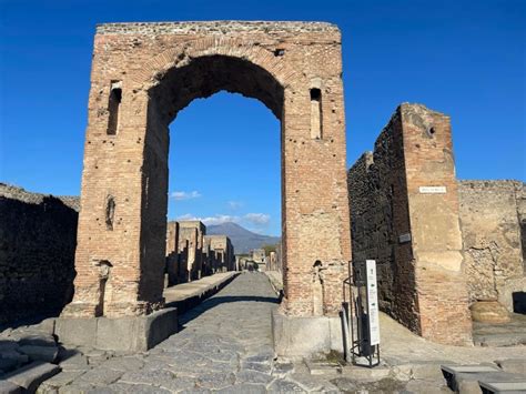 Von Rom Aus Ganzt Gige Tour Durch Pompeji Und Neapel Getyourguide