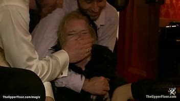 Gruppo Di Schiavi Scopati Alla Festa Bdsm XVIDEOS