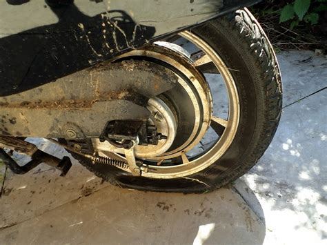 Если спустило колесо на скутере