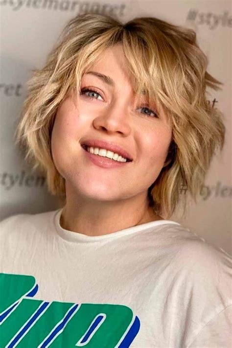 Flattering Short Hairstyles For Round Faces How To Accentuate Your