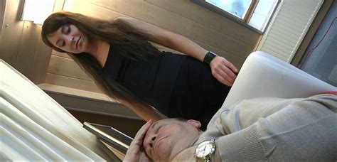 Tempting Brunette Hottie Welcomes Thorough Tongue Fuck From Kinky Stud