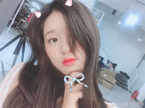 Khoác áo đội tuyển nào đội đó đều rời khỏi World Cup hot girl này vẫn được yêu vì quá xinh đẹp