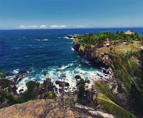 Pantai Watu Bale Pacitan Harga Tiket Masuk Aktivitas Dan Fasilitas