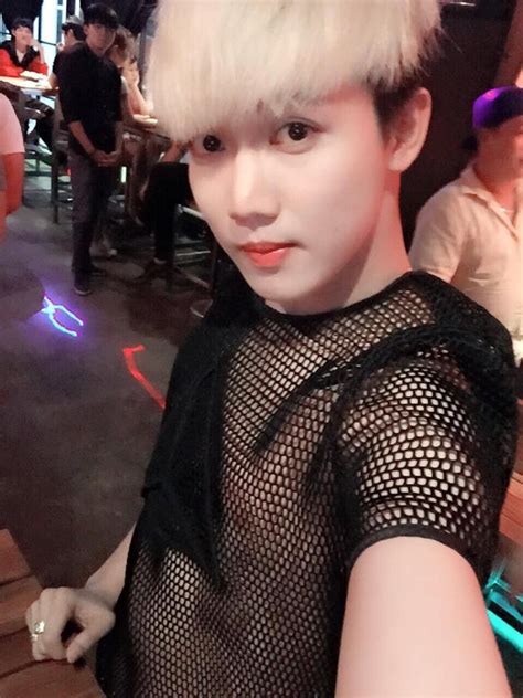 Tiêu mỹ thụ Sài gòn tung bộ ảnh nude nổi loạn khiến đấng mày râu choáng váng mất kiểm soát