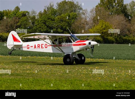 Cockpit piper super cub aircraft hi-res stock photography and images ...