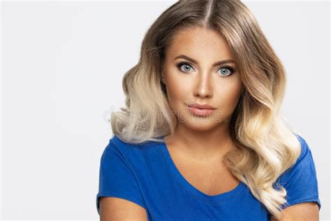 Femme Blonde Sinueuse Fascinante Photo Stock Image Du Attrayant Beaut