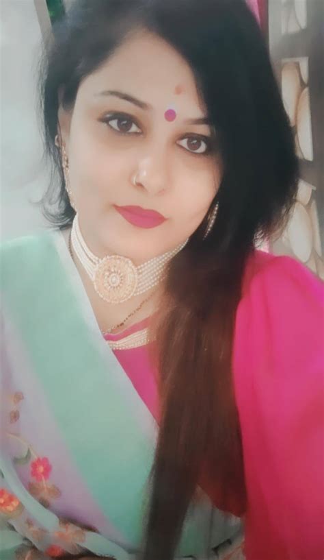 Meri Maa Aaj Saaree Mai Ready Hui Aur Ye Pic Hai Kaise Chudai Karoge