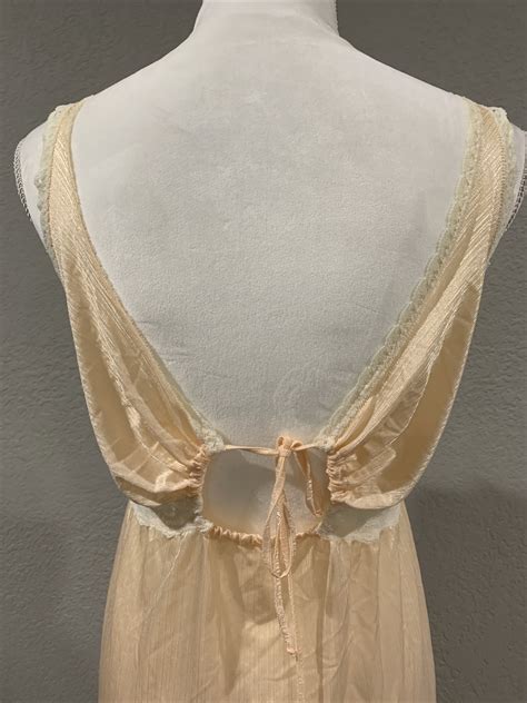 Vintage Miss Elaine Rose Nightgown Lingerie Peach Enk Gem