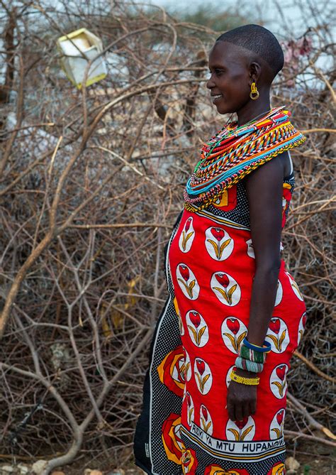 Portrait Of A Samburu Woman With A Huge Necklace Samburu Flickr