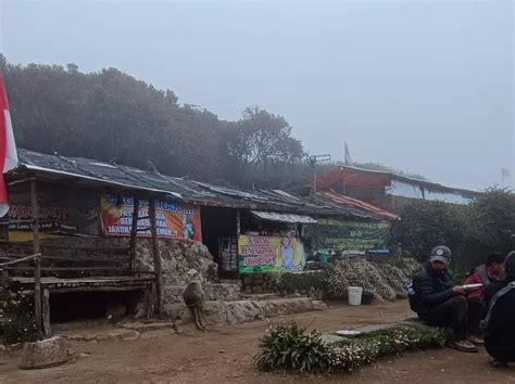 Warung Tertinggi Di Indonesia Di Ketinggian 3 150 Mdpl Warung Mbok Yem