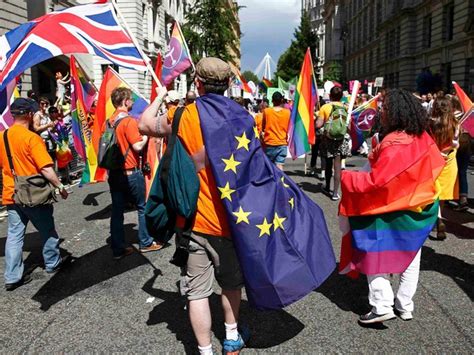 G1 Parada Gay em Londres lembra Brexit e vítimas de Orlando notícias em Mundo
