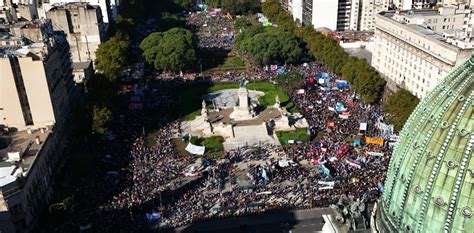 Marcha Universitaria Estudiantes Y Docentes Se Movilizaron En Defensa