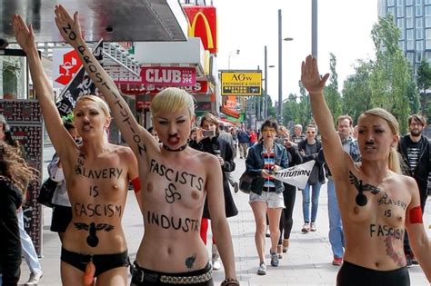 Femen Aktivistinnen Protestieren In Hamburg Pic Sex