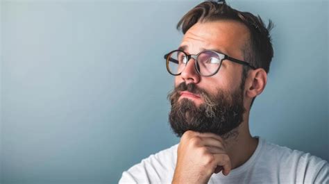 Premium Photo Man With Beard And Glasses Looking Up