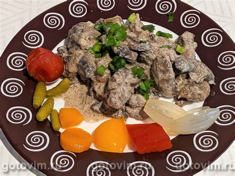 Жареная говядина с грибами и сметаной. Рецепт с фото