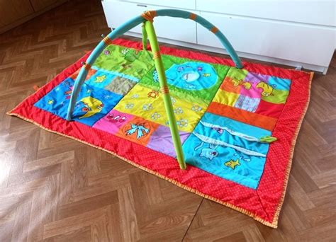 Детский корик с дугами большого размера с подвесными игрушками. Сам ...