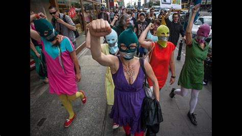 Dos integrantes de Pussy Riot buscadas por policía abandonan Rusia RPP Noticias