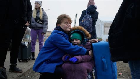 Dewine Prepares Organizations To Welcome Ukrainian Refugees