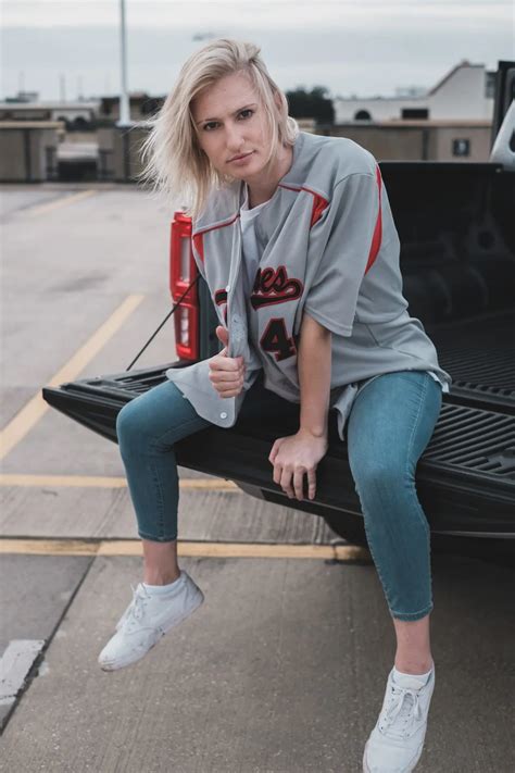Queer Lesbian Fashion How To Dress Like A Lesbian