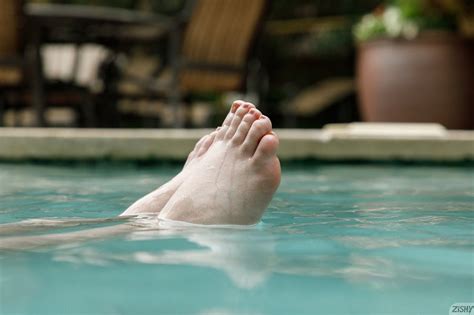 Naughty Babe Flaunts Her Boobies While Hyking 8 Photos