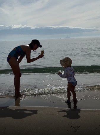 Hot Girl H Th Nh L Y Thi U Gia T P O N May M C M I L M Ph Nh Y Cho Con M C Bikini Su T L