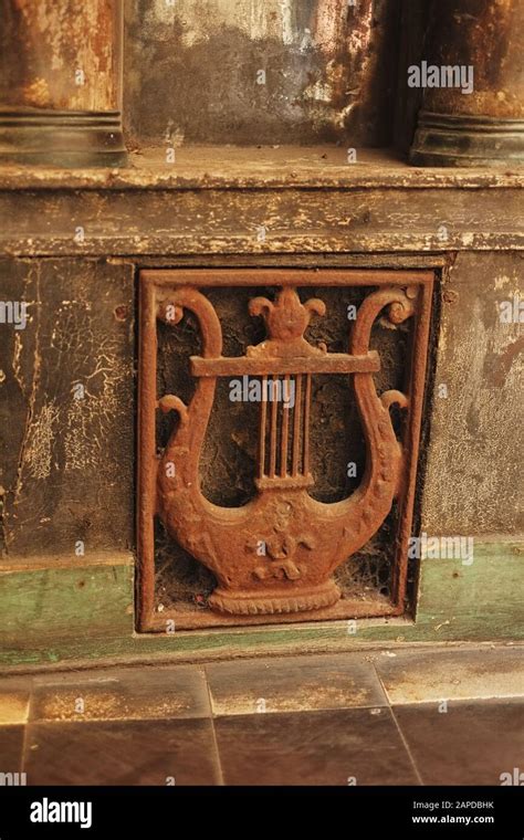 Cast Iron Lyre Architectural Detail Hi Res Stock Photography And Images