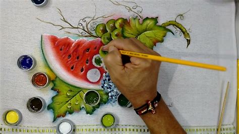 Roberto Ferreira Continua O Vamos Aprender A Pintar Uvas E