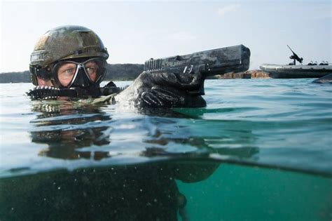 Bewapening Koninklijke Marechaussee Defensie Nl