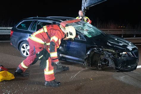 Dessau Heftiger Crash Auf Der A In Sachsen Anhalt Skoda Berschl Gt