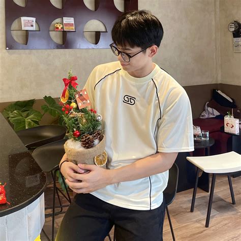 O Thun Nam N Raglan Line Ph I Vi N Hot Trend Form R Ng Tay L Unisex Top C Tr N Shopee Vi T Nam