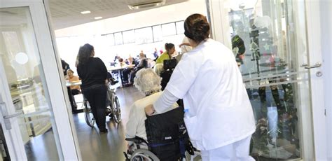 face  la situation dans les ehpad  observatoire du grand age se met
