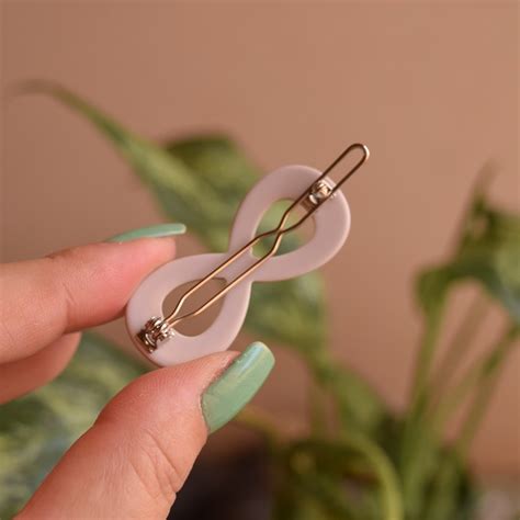 Presilha pequena acrílico Bianca infinito nude 16 097 Muzazen Semijoias e Acessórios de Moda