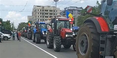 Fermierii au scos tractoarele în PMAN Premierul le promite urgentarea