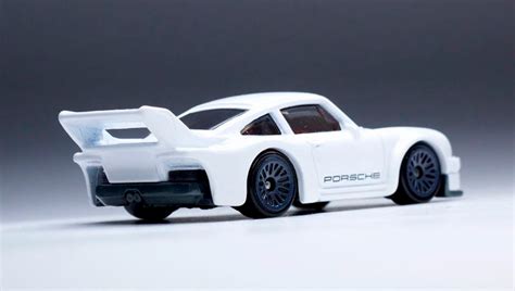 Машинка Базова Hot Wheels Porsche Factory Fresh DTW White