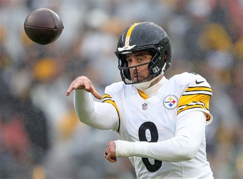 Unraveling The Age Of Aaron Rodgers How Old Is The NFLs Steady Quarterback