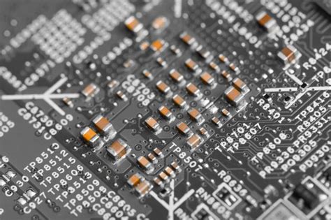 Fechar os componentes eletrônicos no chip do microprocessador da placa