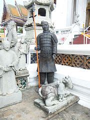 Category Statues At Wat Suthat Wikimedia Commons